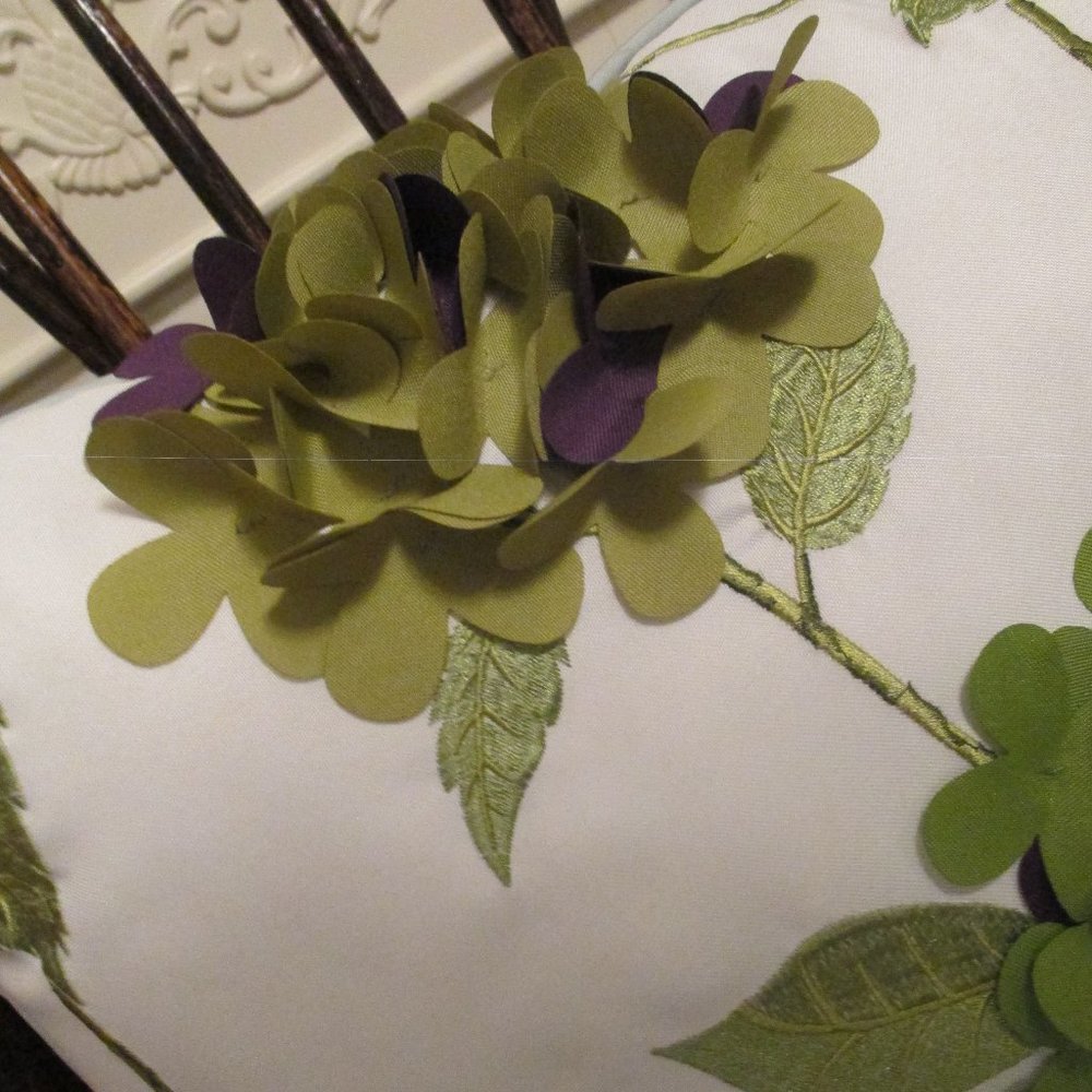 Hydrangea 3D Pillow - Picture 5 of 8